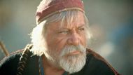 Oliver Reed as Proximo (Image via Prime Video)